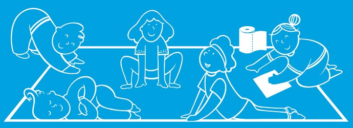 Mutter und Kinder tun die virtuelle Übungsklasse auf Teppich zu Hause