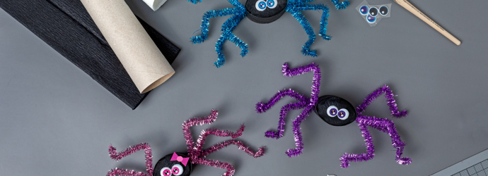 Halloween DIY Bunte Spinnen